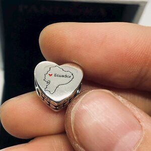 ✨🔥Pandora Ecuador Country Exclusive Heart Map Charm